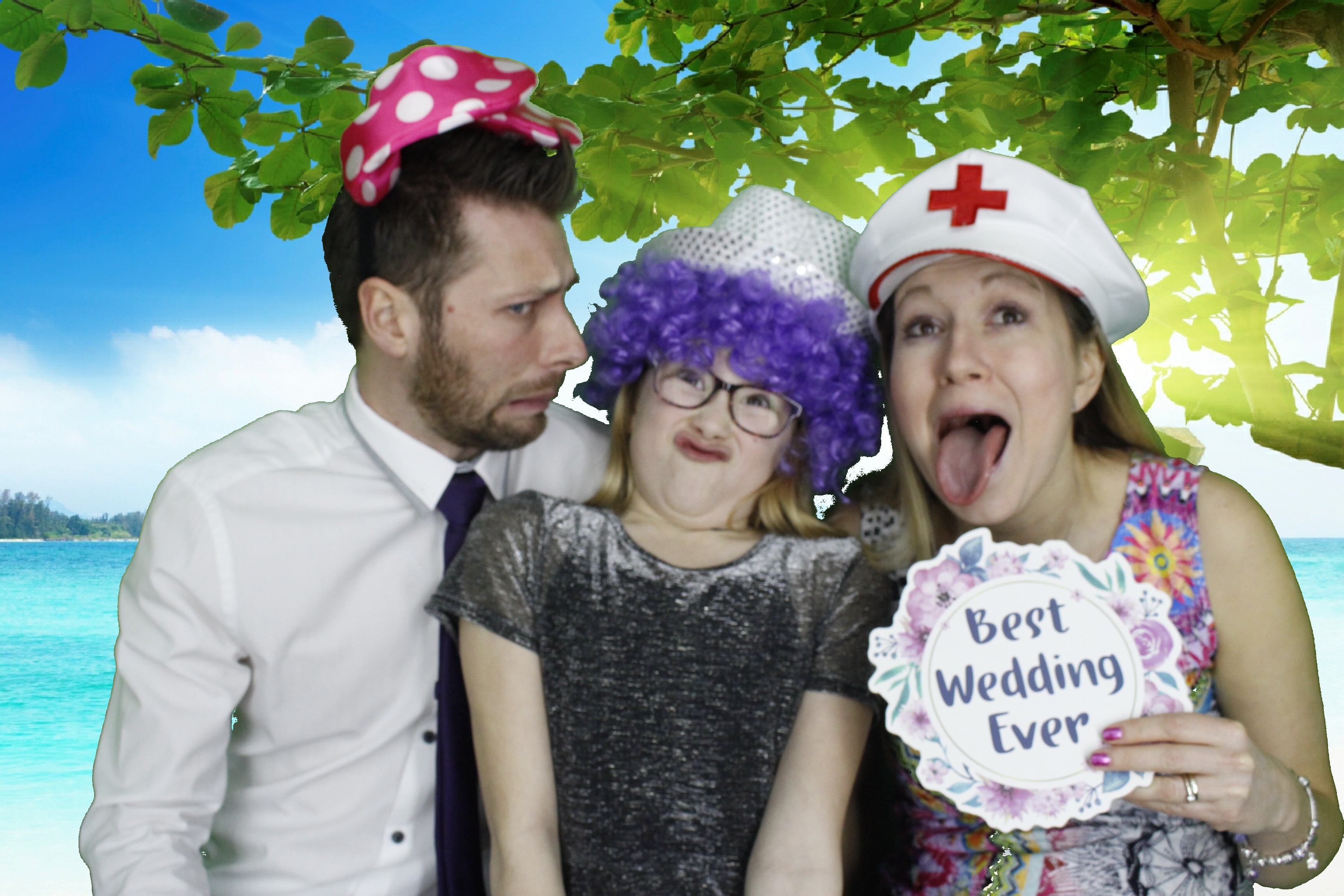 Mr & Mrs Mills | View more photos from the event at gallery.myphotoboothexperience.co.uk/u/MyPhotoBoothExperienceLtd/Mr-Mrs-Mills